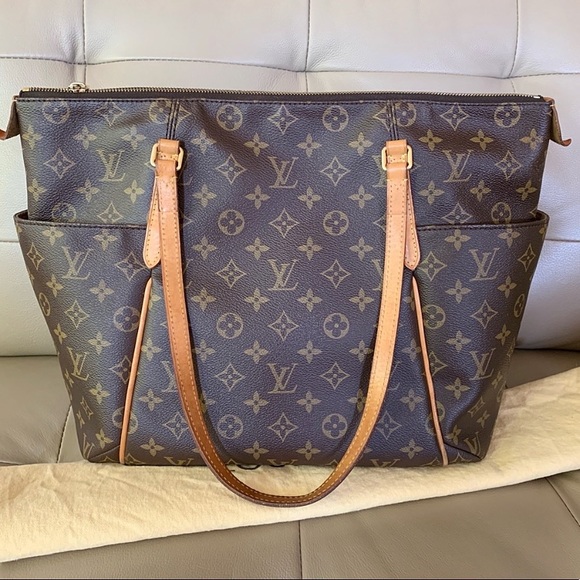 louis vuitton purse with side pockets